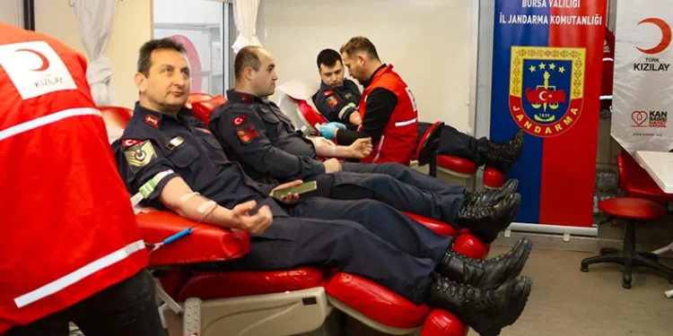 Bursa Jandarması’ndan Kızılay’a anlamlı katkı