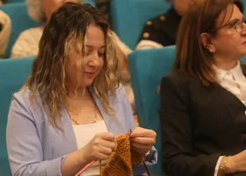 Bursa’da kadınlardan huzurevine ilmek ilmek sevgi