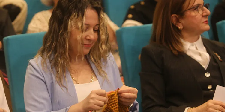 Bursa’da kadınlardan huzurevine ilmek ilmek sevgi