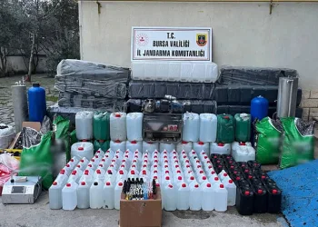 Bursa’da yer altına gizlenmiş kaçak alkol fabrikası çökertildi