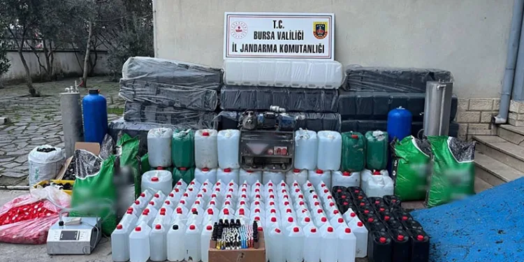 Bursa’da yer altına gizlenmiş kaçak alkol fabrikası çökertildi