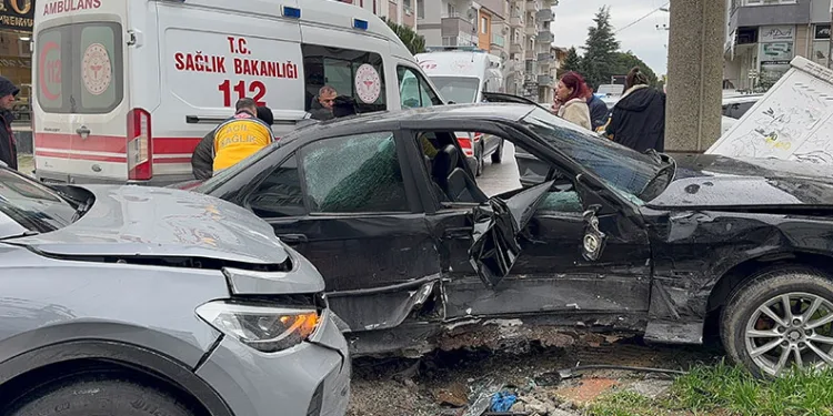 Edirne’de otomobillerin çarpıştığı kaza kamerada
