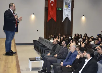 Karacabey Belediyesi’nden sınav yolculuğunda gençlere tam destek