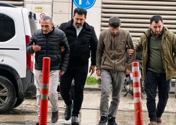 Bursa’da fırça sapıyla dehşet saçan 2 kişi tutuklandı