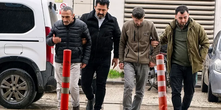 Bursa’da fırça sapıyla dehşet saçan 2 kişi tutuklandı