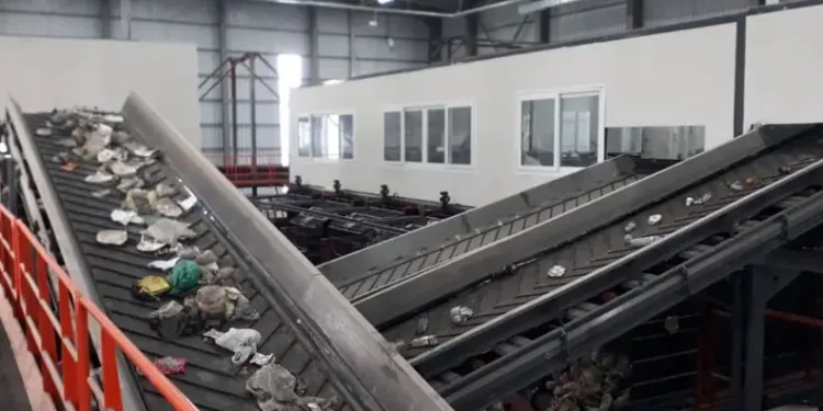 Çöp ayrıştırma bandında yeni doğmuş bebek cesedi bulundu