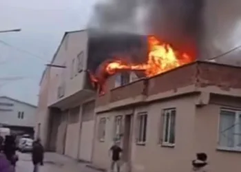 Bursa’da çatı yangını paniği
