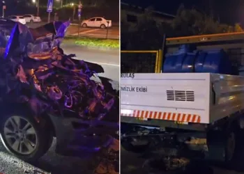 Bursa’da temizlik aracına çarpan otomobil hurdaya döndü