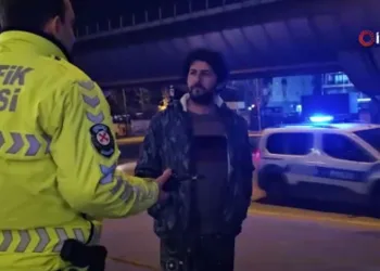 Ehliyetsiz yakalanınca kız arkadaşıma öğretiyordum dedi