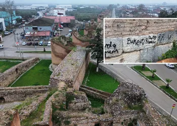 İznik’te 2 bin yıllık surlara yazılan yazılar tepki çekti