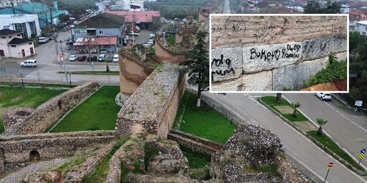 İznik’te 2 bin yıllık surlara yazılan yazılar tepki çekti