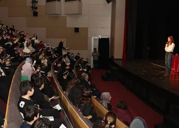 Nilüferli öğrenciler yazar Melis Sena Yılmaz ile buluştu