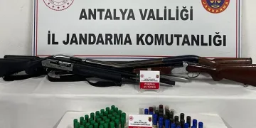 Antalya’da ruhsatsız 4 av tüfeği ele geçirildi