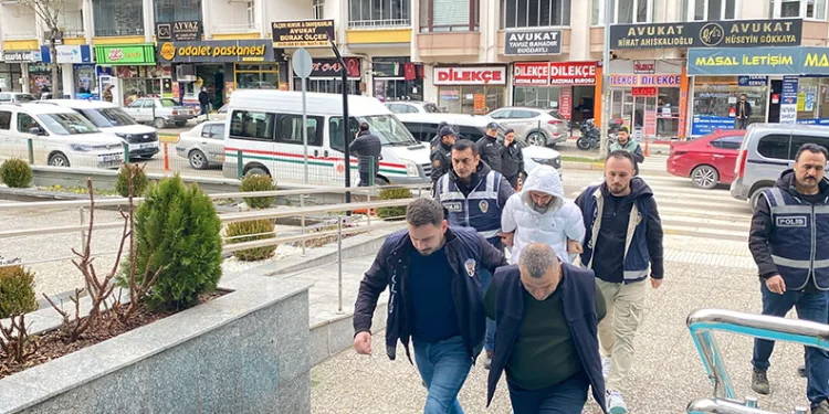 Dolandırıcılara GSM hattı temin ettikleri iddiasıyla 7 kişi gözaltına alındı