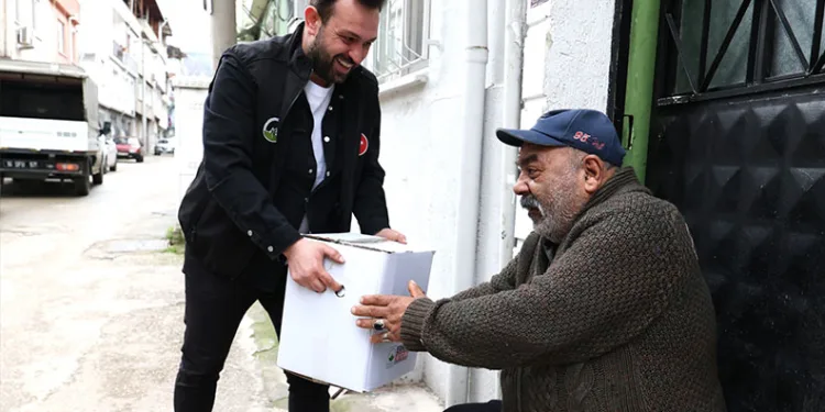 Osmangazi’de ihtiyaç sahiplerine erzak desteği