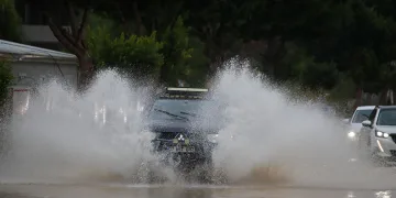Antalya’da şiddetli yağış hayatı olumsuz etkiledi