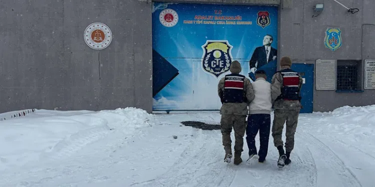Kars’ta aranan 2 kişi jandarma ekiplerince yakalandı