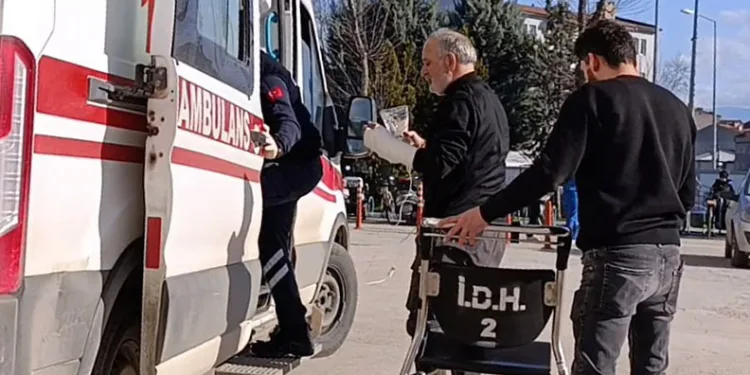 Ağaç budarken bileğini kesti