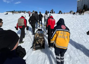 Uludağ’da kızak faciası: Dereye uçan tatilciyi JAK kurtardı