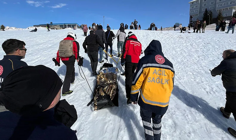 Uludağ’da kızak faciası: Dereye uçan tatilciyi JAK kurtardı