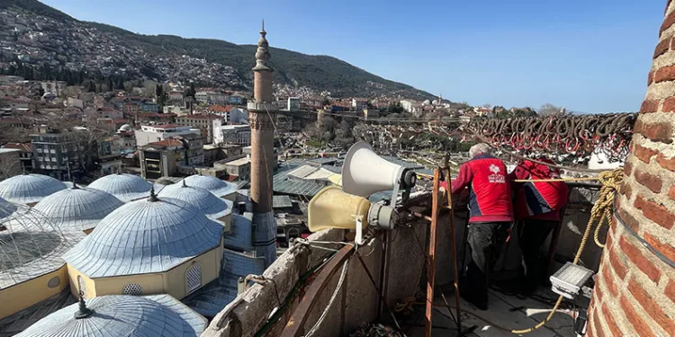 Bursa Ulu Cami’ye Ramazan mahyası: ‘Kul hakkından sakın’