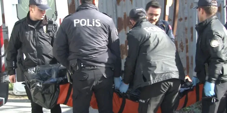 İstanbul’da boş bir arazide erkek cesedi bulundu