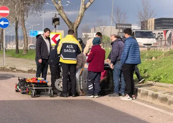 Devrilen triportörde anne yaralandı, çocuğu gözyaşlarına boğuldu