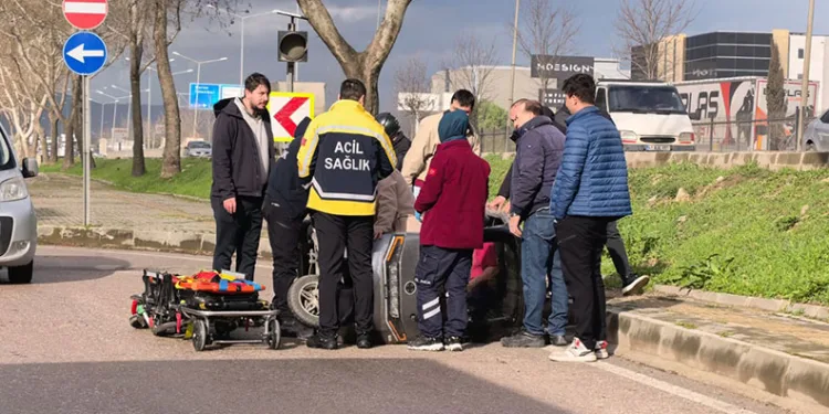 Devrilen triportörde anne yaralandı, çocuğu gözyaşlarına boğuldu
