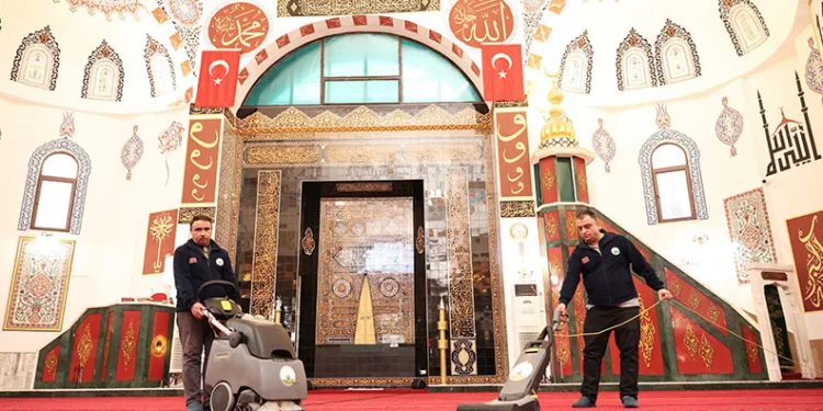 Osmangazi’de camiler Ramazan’a özenle hazırlandı