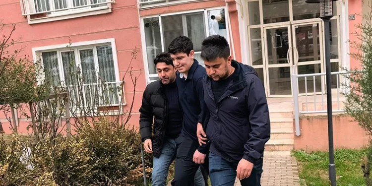 Bursa’da öfkeli genç ablasını bıçakla rehin aldı