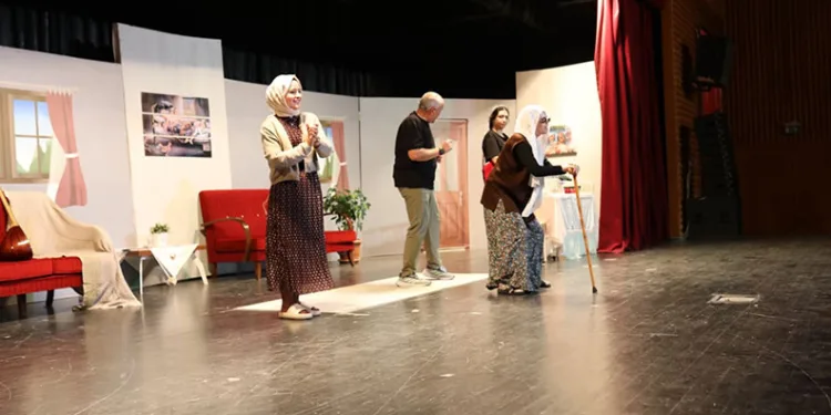 “İdeal Aile Reçetesi-2” oyunu ilgi gördü