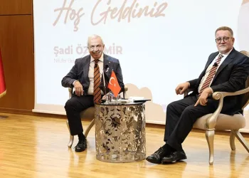Şadi Özdemir gençlerle buluştu