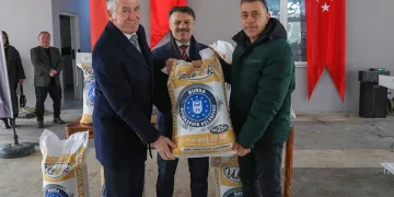 Büyükşehir’de üreticiye fidan ve tohum desteği