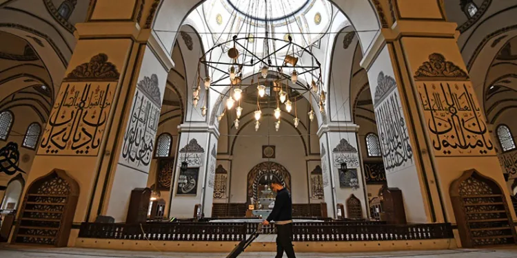 Ulu Cami, teravihlere hazır