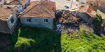Gölmarmara’da heyelan: 7 ev kullanılamaz hale geldi