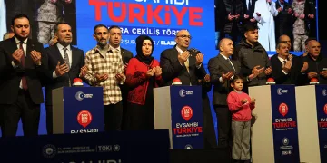 Traktör altında kalarak can veren sürücü son yolculuğuna uğurlandı