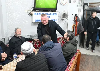 Fatih Karabatı teravih sonrası vatandaşlarla buluştu