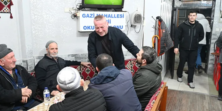 Fatih Karabatı teravih sonrası vatandaşlarla buluştu
