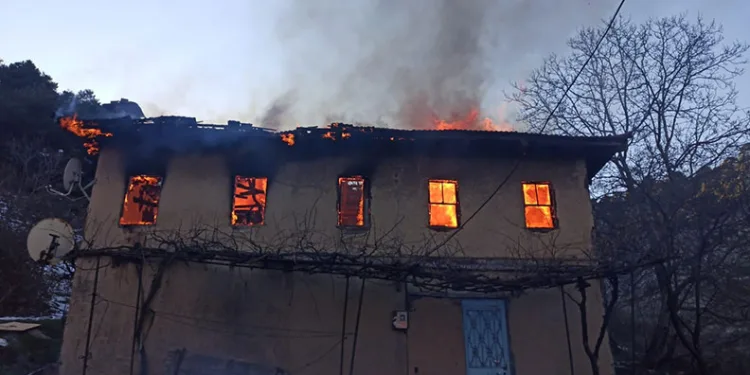 Bursa’da yaşlı kadın evinde çıkan yangında hayatını kaybetti