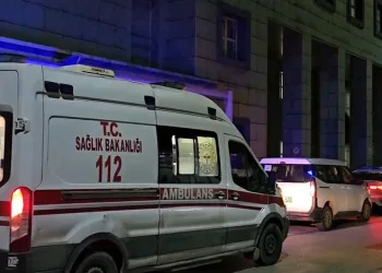 Bursa’da iki motosiklet çarpıştı: 1’i hamile 2 yaralı