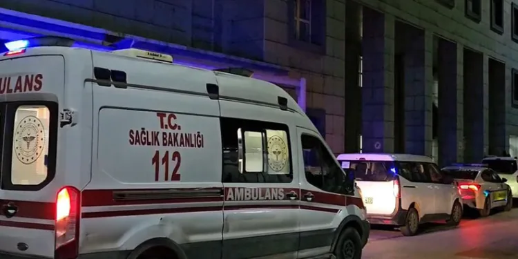 Bursa’da iki motosiklet çarpıştı: 1’i hamile 2 yaralı