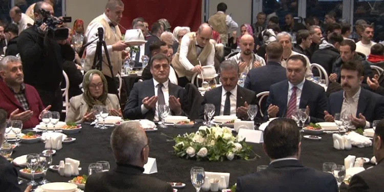Bursa’da Ülkü Ocakları’nın düzenlediği iftarda birlik ve beraberlik vurgusu