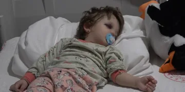 Komşuların gürültü kavgasında 14 aylık bebek hastanelik oldu