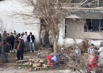 TUNA ORTAYLI’DAN BABASI İLBER ORTAYLI’YA HÜZÜN DOLU VEDA İLBER ORTAYLI’NIN AVUKAT ARKADAŞI TAYFUN AKCA TOPUZ FENALAŞINCA HASTANEYE KALDIRILDI