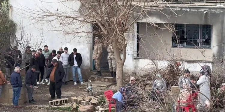 TUNA ORTAYLI’DAN BABASI İLBER ORTAYLI’YA HÜZÜN DOLU VEDA İLBER ORTAYLI’NIN AVUKAT ARKADAŞI TAYFUN AKCA TOPUZ FENALAŞINCA HASTANEYE KALDIRILDI