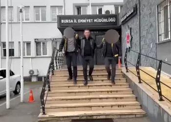 TUNA ORTAYLI’DAN BABASI İLBER ORTAYLI’YA HÜZÜN DOLU VEDA İLBER ORTAYLI’NIN AVUKAT ARKADAŞI TAYFUN AKCA TOPUZ FENALAŞINCA HASTANEYE KALDIRILDI