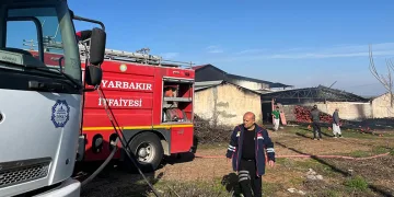 Diyarbakır’da plastik fabrikasında yangın
