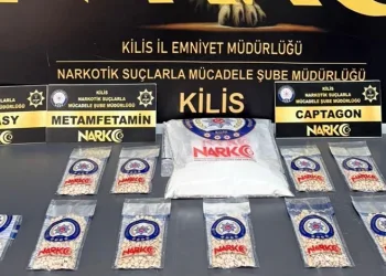 Kilis’te mezarlıkta uyuşturucu hap ve metamfetamin ele geçirildi