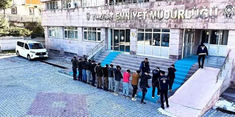 Göçmen kaçakçılığı şüphelisi 3 kişi savcılığa sevk edildi