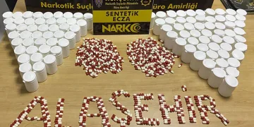 Alaşehir’de araçta binlerce sentetik ecza ele geçti: 2 tutuklama